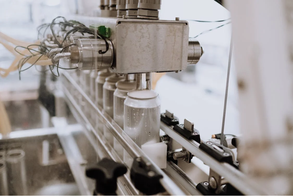 کنترل کیفیت خودکار پر کردن مایعات با فناوری هوش مصنوعی و تحلیل داده