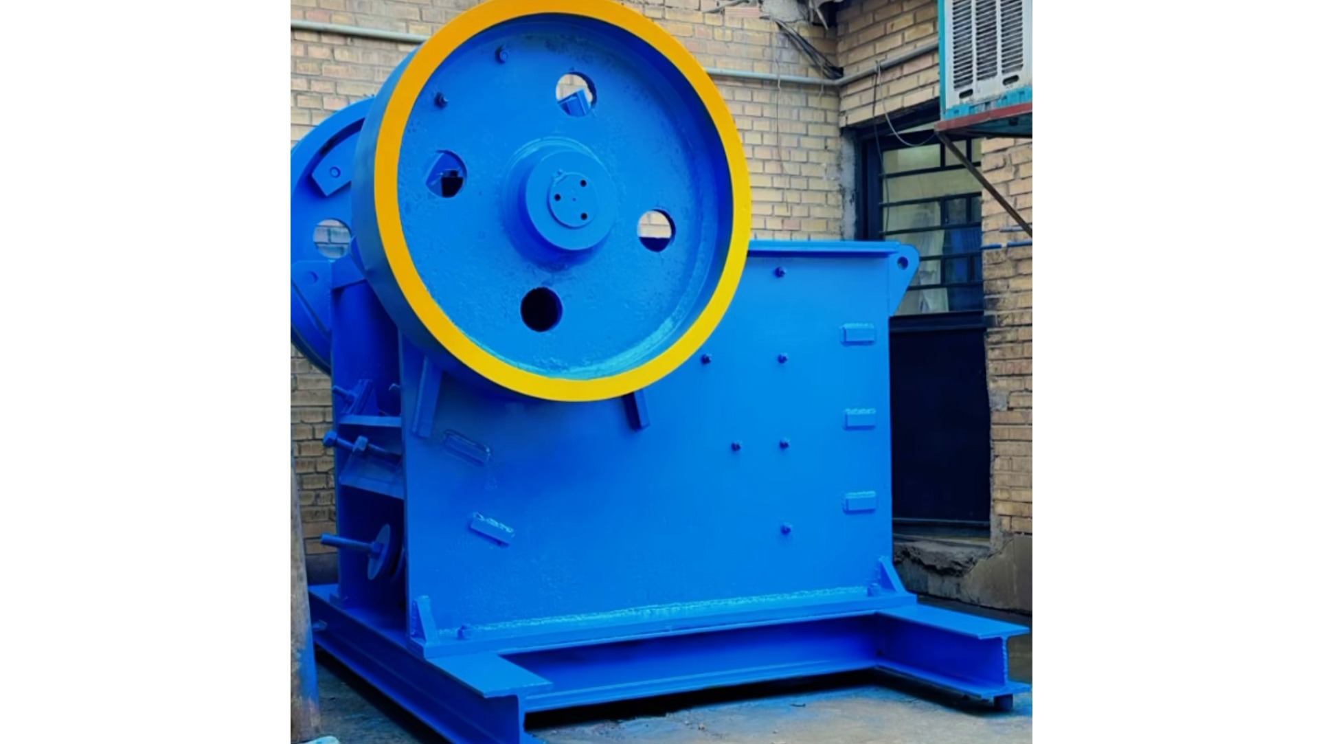 سنگ شکن راه پویان