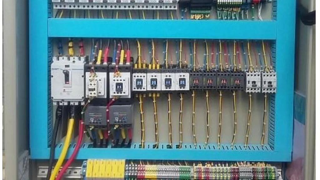 خدمات مونتاژ تابلو برق ۳۵۰ کیلووات با تیراژ روزانه یک عدد