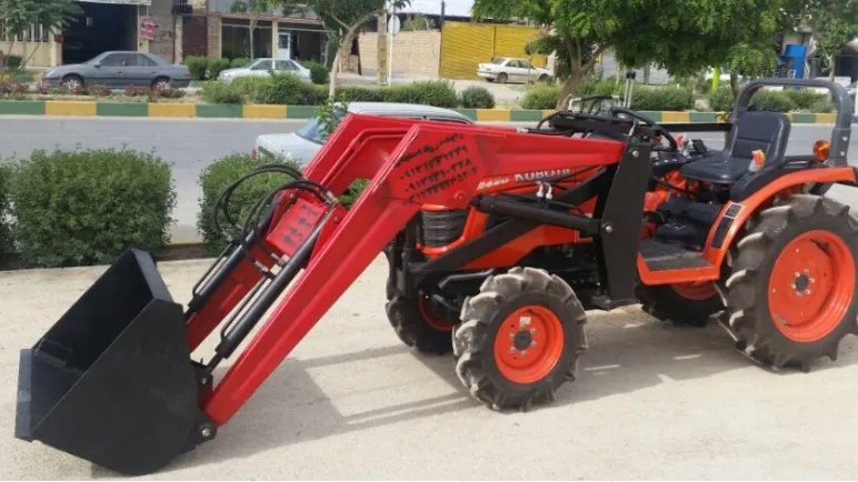 بیل لودری جلو تراکتور کوباتادو 
